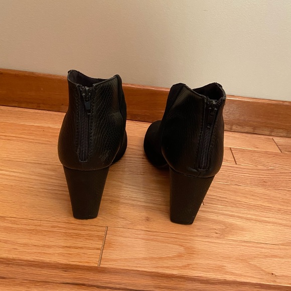 Olivia Miller Black Snake-detailed Ankle Booties Size 9 - Picture 3 of 6